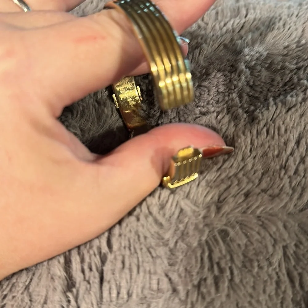 Golden women’s goldtone